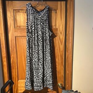 Dressbarn Black and White Sleeveless Scoop Neck Midi Sundress